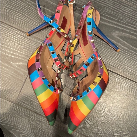 SEMI BRAND NEW VALENTINO HEELS - Picture 3 of 4